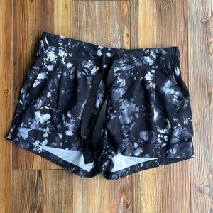Lululemon drawstring shorts size 6